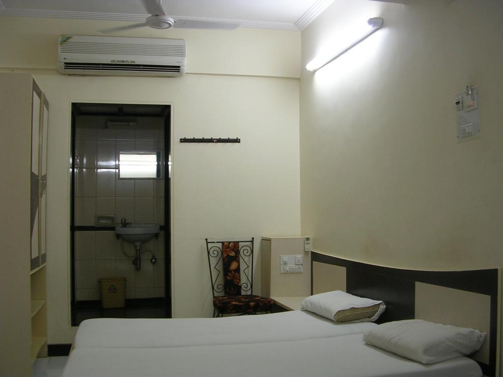 Saigal Guest House Mumbai Room photo